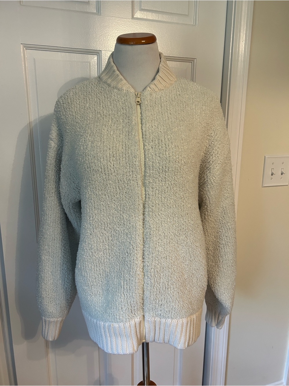 Aerie Fuzzy Sherpa Teddy Full Zip Bomber Jacket Cream Size Medium Ripped Trim